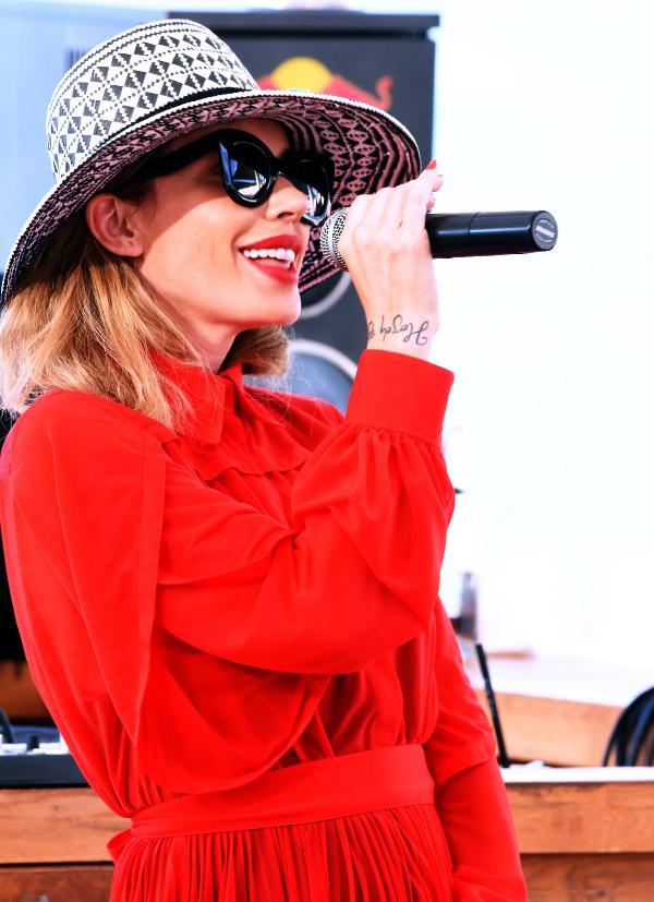 Hadise Gülşen'i dinledi