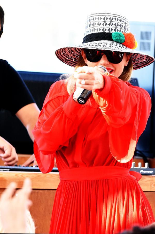 Hadise Gülşen'i dinledi