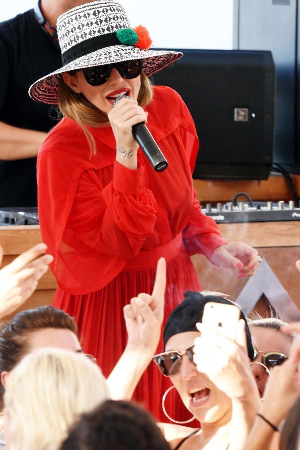 Hadise Gülşen'i dinledi