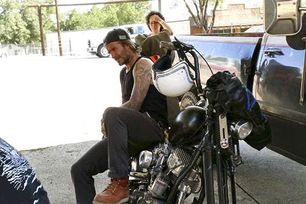 Beckham hayranlarına imza dağıttı