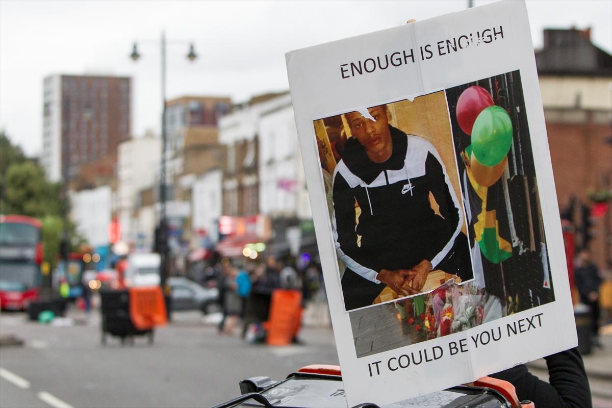 Londra'da polisin öldürdüğü genç için protestolar sürüyor