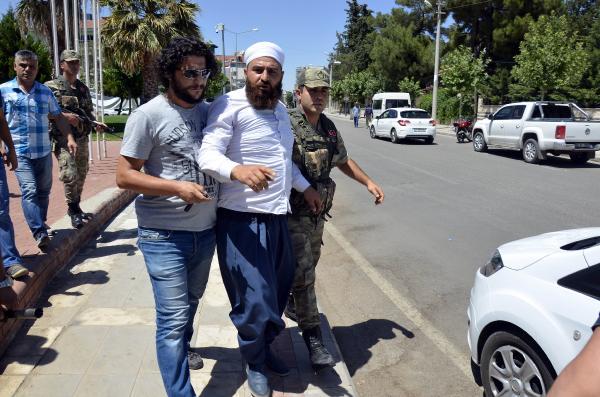 Siverek’te Atatürk heykeline orak ile saldırı