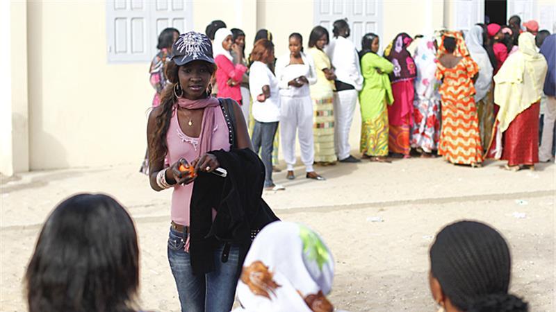 Oy kullanamayan Senagalliler oy pusulalarını yırttı