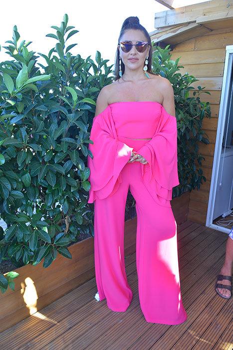 Hadise kıyafetiyle yine eleştirilerin hedefi oldu