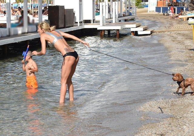 Çağla Şıkel fiziğiyle dikkat çekiyor