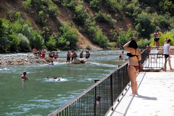 Tunceli'de plajlar doldu