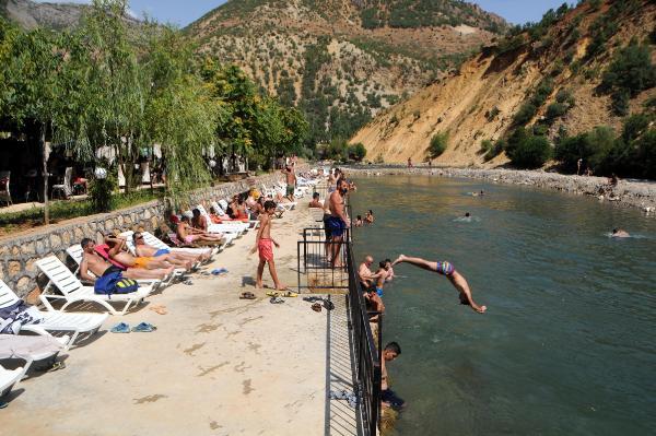 Tunceli'de plajlar doldu