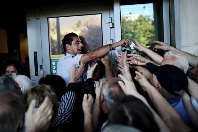 Yunanistan'da sermaye kontrolleri hafifliyor