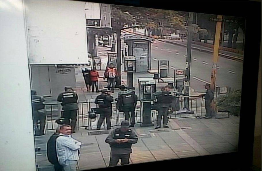 Venezuela'da askerler başsavcılığın etrafını sardı