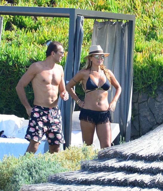 Işıl Reçber dürbünle gazetecileri izledi