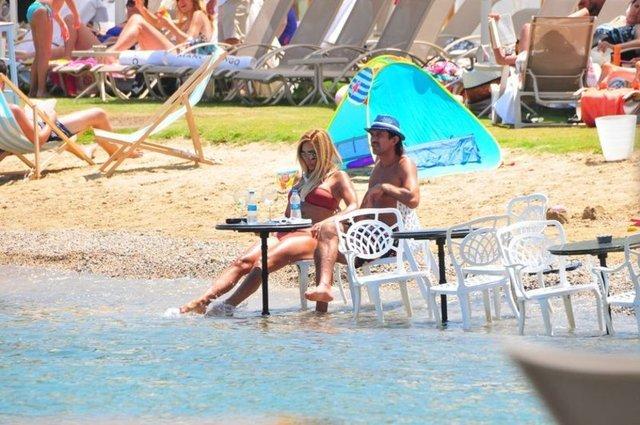 Işıl Reçber dürbünle gazetecileri izledi