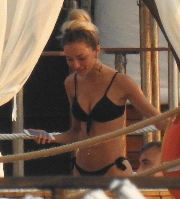 Sinan Akçıl ile Cansu Taşkın aynı karede