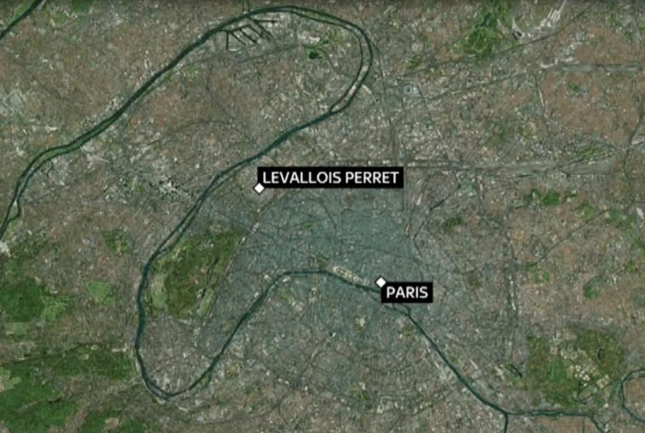 Paris'te askerlerin üzerine araç sürüldü