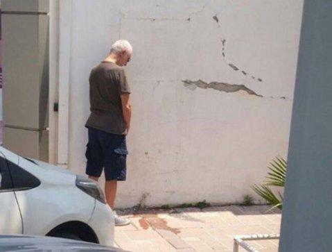 İlhan Şeşen yolun ortasına tuvaletini yaptı