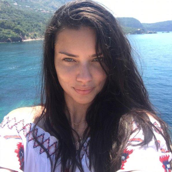 Adriana Lima hakkında çıkan haberleri yalanladı