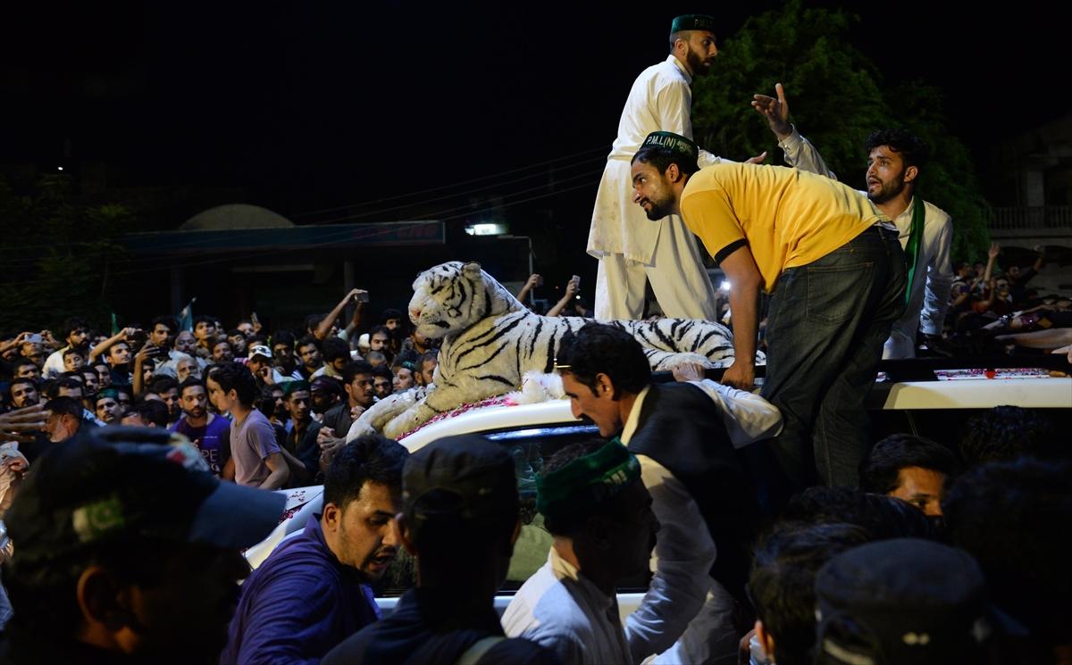 Pakistan eski Başbakanı Ravalpindi 'den ayrıldı