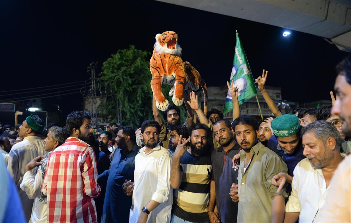 Pakistan eski Başbakanı Ravalpindi 'den ayrıldı