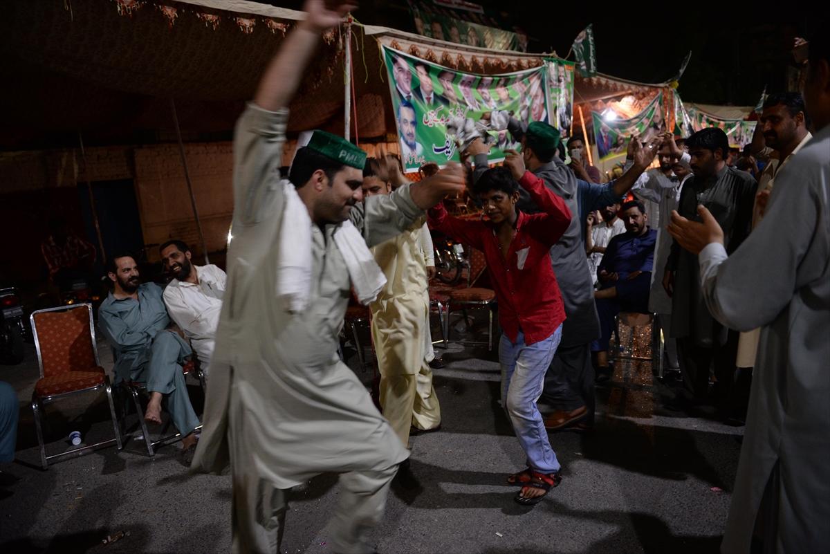 Pakistan eski Başbakanı Ravalpindi 'den ayrıldı