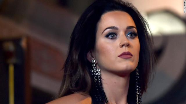 Katy Perry: İlk kez altıncı sınıfta öpüştüm