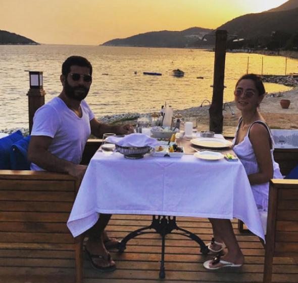 Merve Sevi balayına gitti