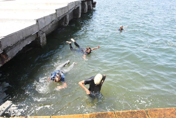 Suriyeli çocukların pet şişeli batma önlemi