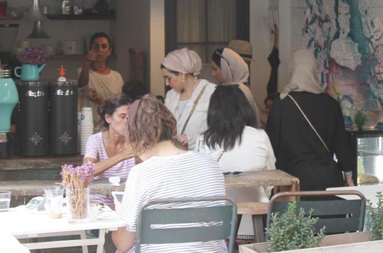 Arap hayranları Bergüzar'ı bekledi