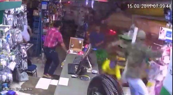 Brezilya'da kamyon mağazaya daldı