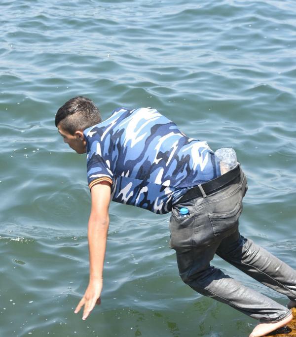 Suriyeli çocukların pet şişeli batma önlemi