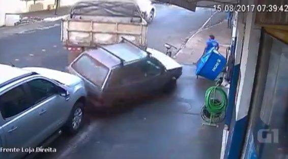 Brezilya'da kamyon mağazaya daldı