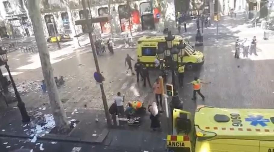 Barselona'da bir araç yayaların arasına daldı