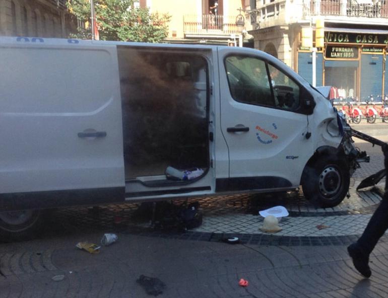 Barselona'da bir araç yayaların arasına daldı