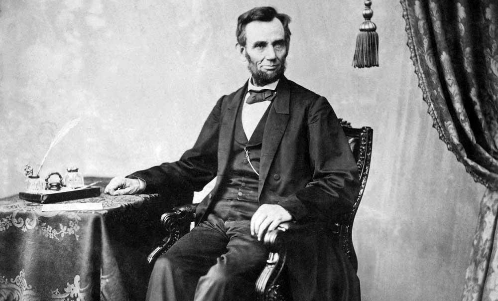 ABD'de Abraham Lincoln heykeline saldırı