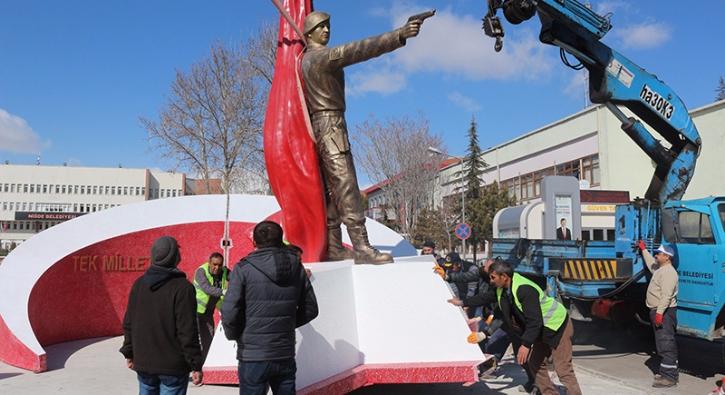 Ömer Halisdemir'in heykeli değiştiriliyor