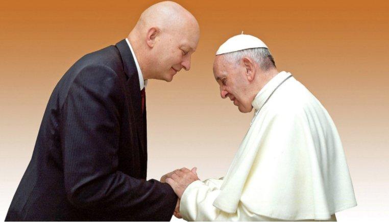 Papa, papaz mağdurundan özür diledi