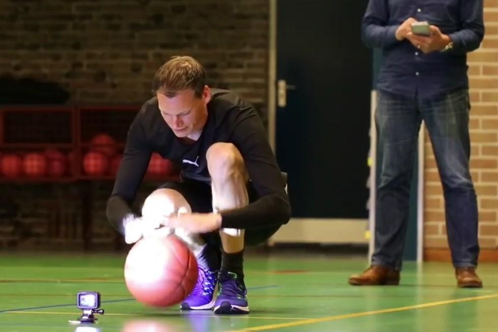 Basketbol topunu en hızlı sektiren adam