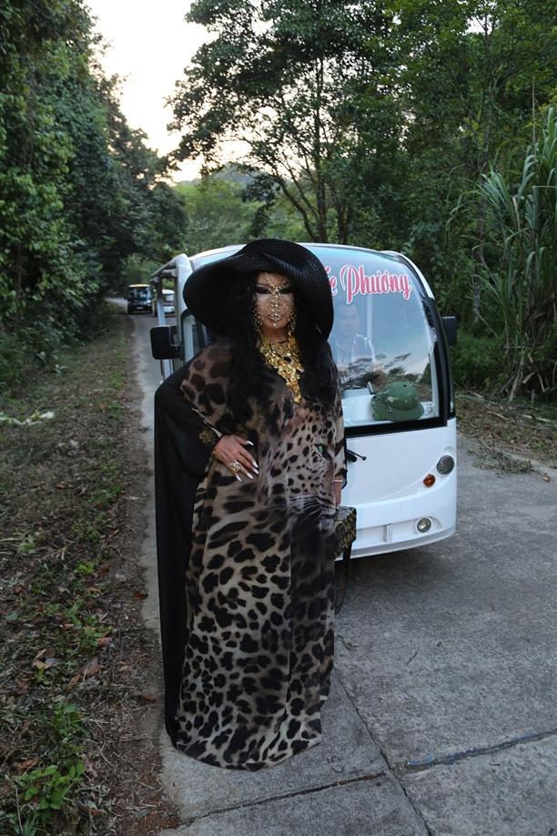 Bülent Ersoy'un altın yüz peçesi