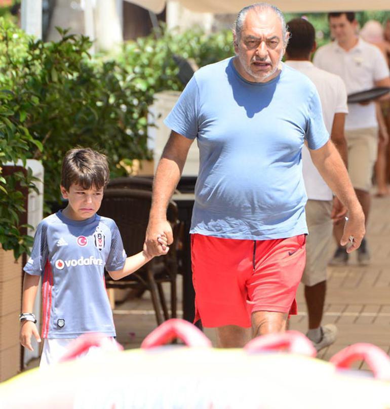 Reha Muhtar çocuklarıyla tatilde