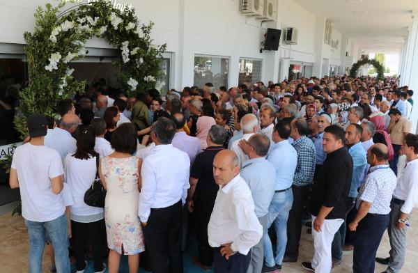 Ekonomi Bakanı Zeybekci'nin kızının düğünü başladı