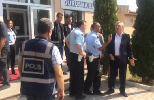 FETÖ'cünün akrabaları şikayetçileri tehdit etti