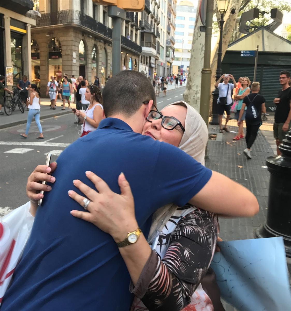 Barselona'da kucaklaşma eylemi