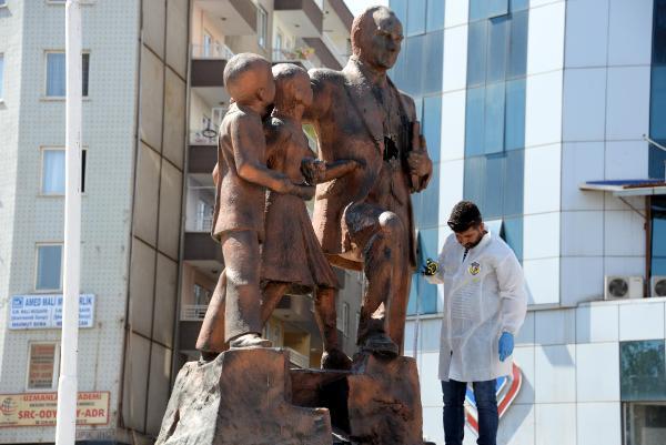 Diyarbakır'da Atatürk anıtına çekiçli saldırı