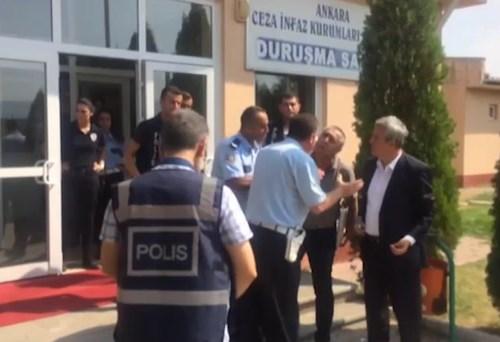 FETÖ'cünün akrabaları şikayetçileri tehdit etti