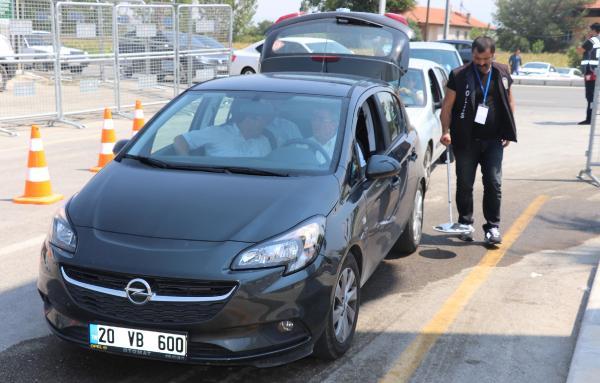 Ekonomi Bakanı Zeybekci'nin kızının düğünü başladı