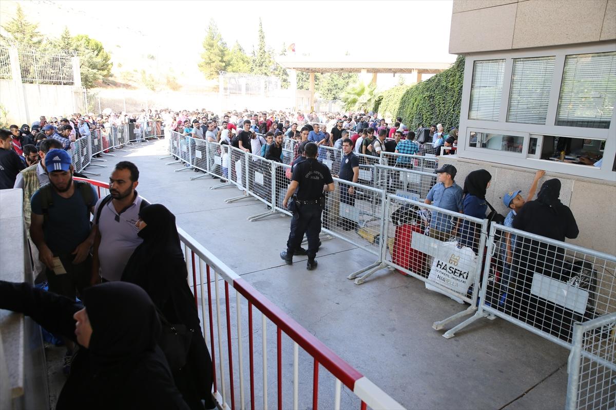 Suriyeliler tatil için ülkelerine dönüyor