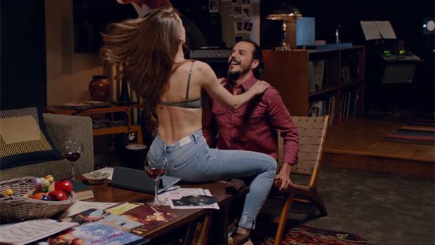 Mehmet Günsür: Eşim öpüşmeme sevişmeme karışmaz