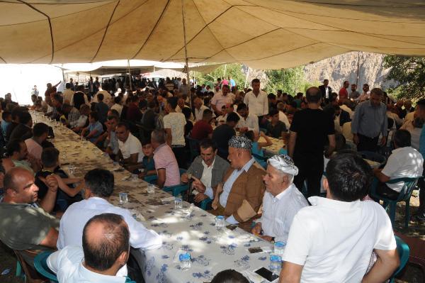 350 bin TL'lik altının takıldığı aşiret düğünü