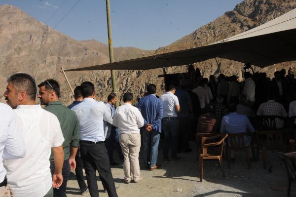 350 bin TL'lik altının takıldığı aşiret düğünü