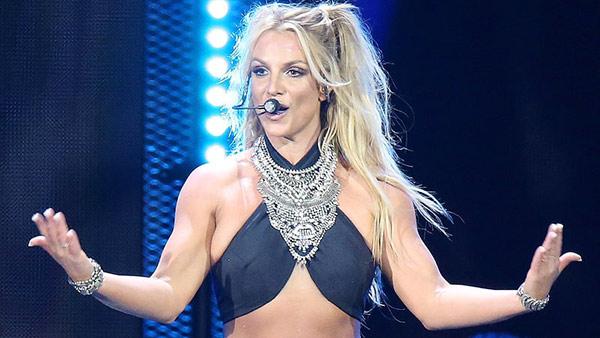 Britney Spears'tan direk dansı