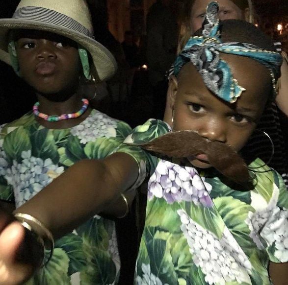 Madonna 6 çocuğuyla poz verdi