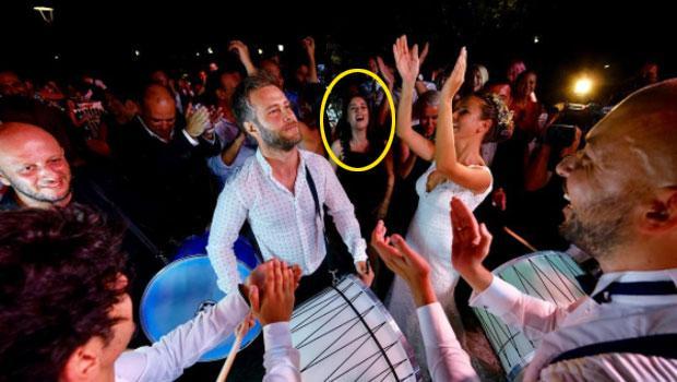 Hazal Kaya düğünde döktürdü